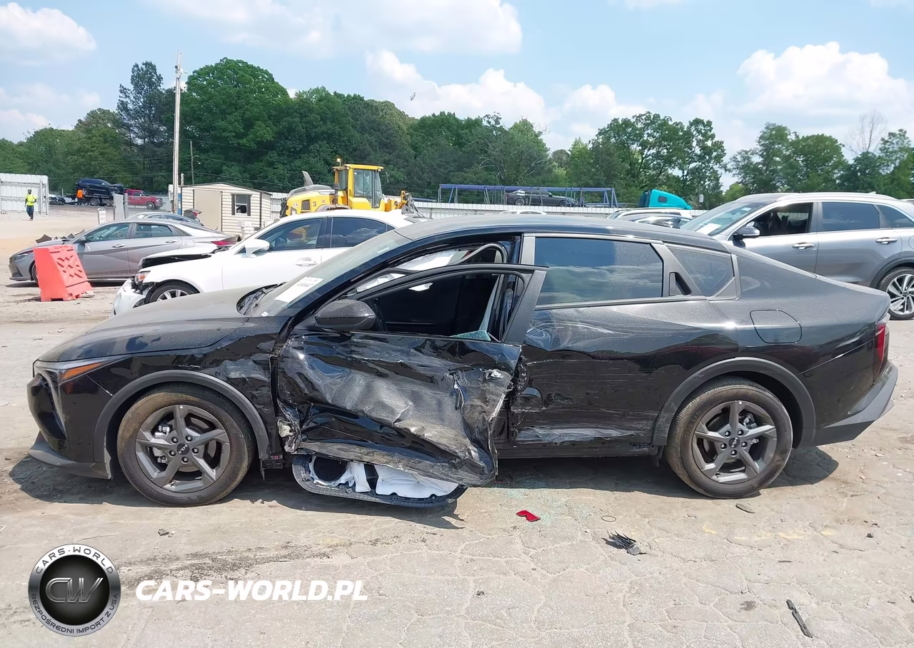 2025 Kia K4 Lxs VIN:3KPFT4DE7SE093852 - 14