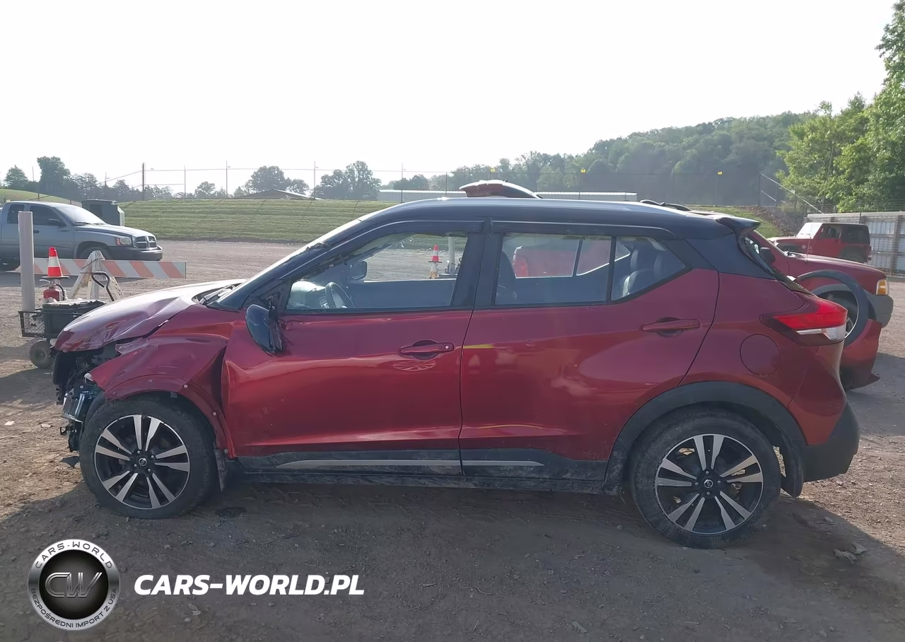 2019 Nissan Kicks Sr VIN:3N1CP5CU6KL566323 - 14