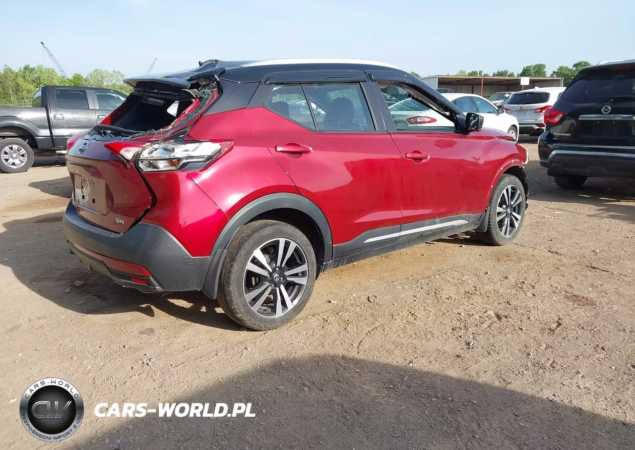 2019 Nissan Kicks Sr VIN:3N1CP5CU6KL566323 - 4