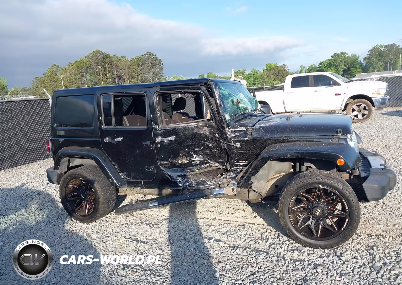 2013 Jeep Wrangler Unlimited Sahara VIN:1C4BJWEG4DL534041 - 13