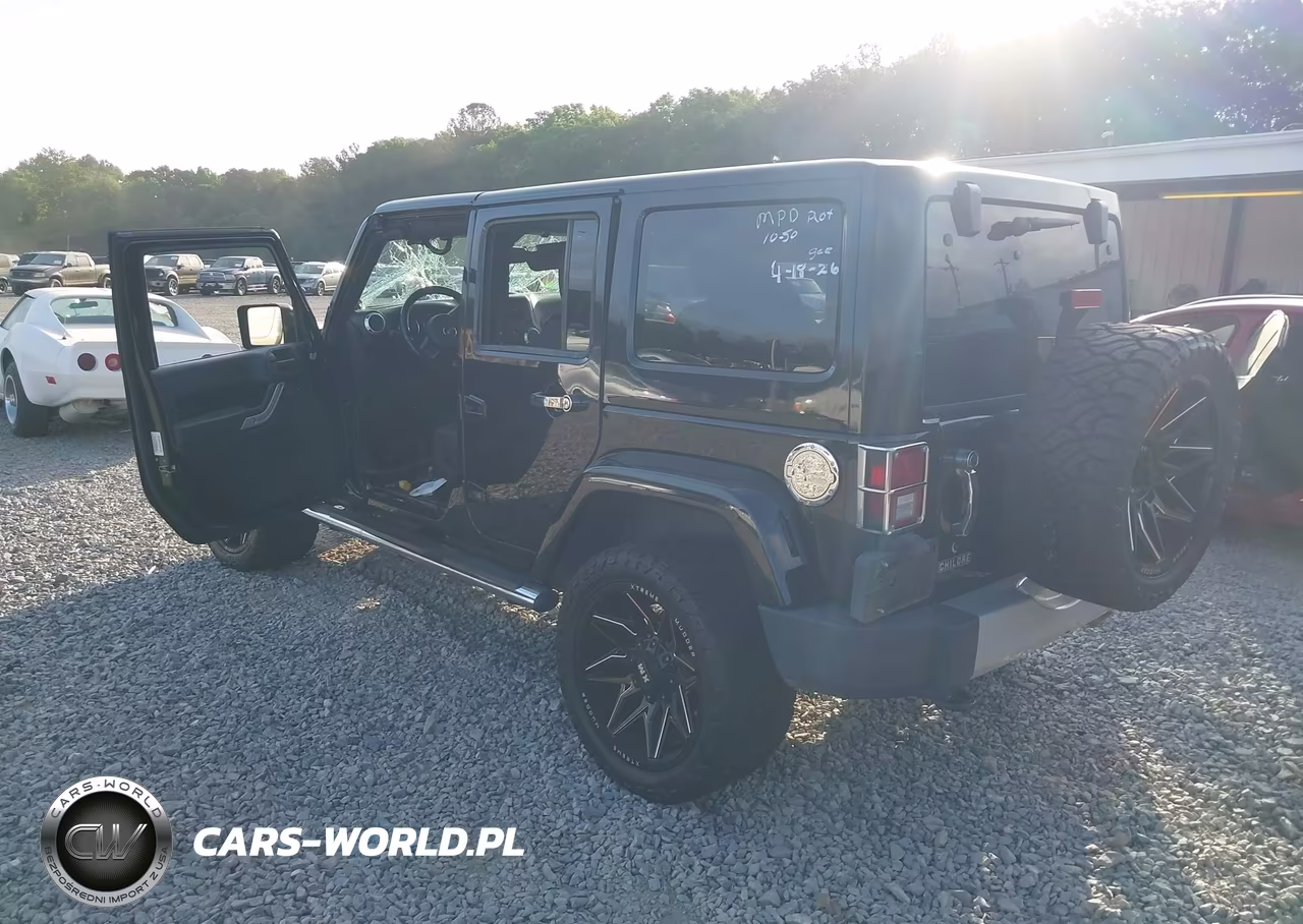 2013 Jeep Wrangler Unlimited Sahara VIN:1C4BJWEG4DL534041 - 3