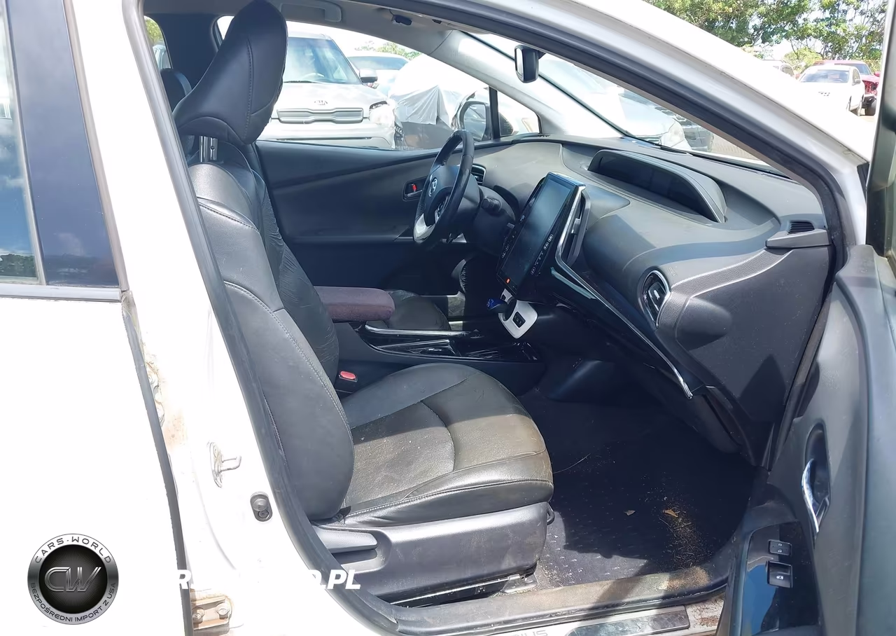 2017 Toyota Prius Prime Advanced VIN:JTDKARFP5H3004120 - 5