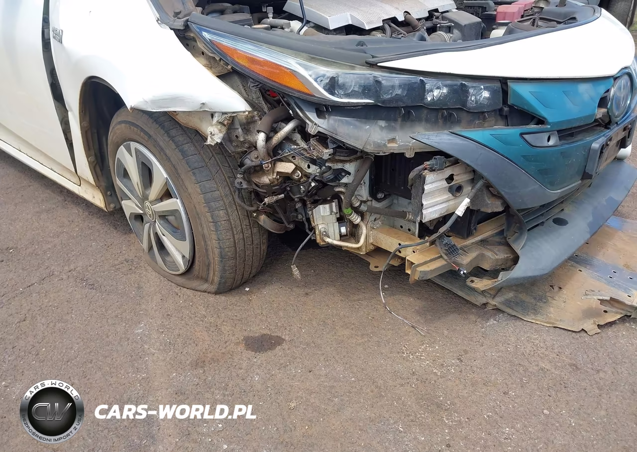 2017 Toyota Prius Prime Advanced VIN:JTDKARFP5H3004120 - 6