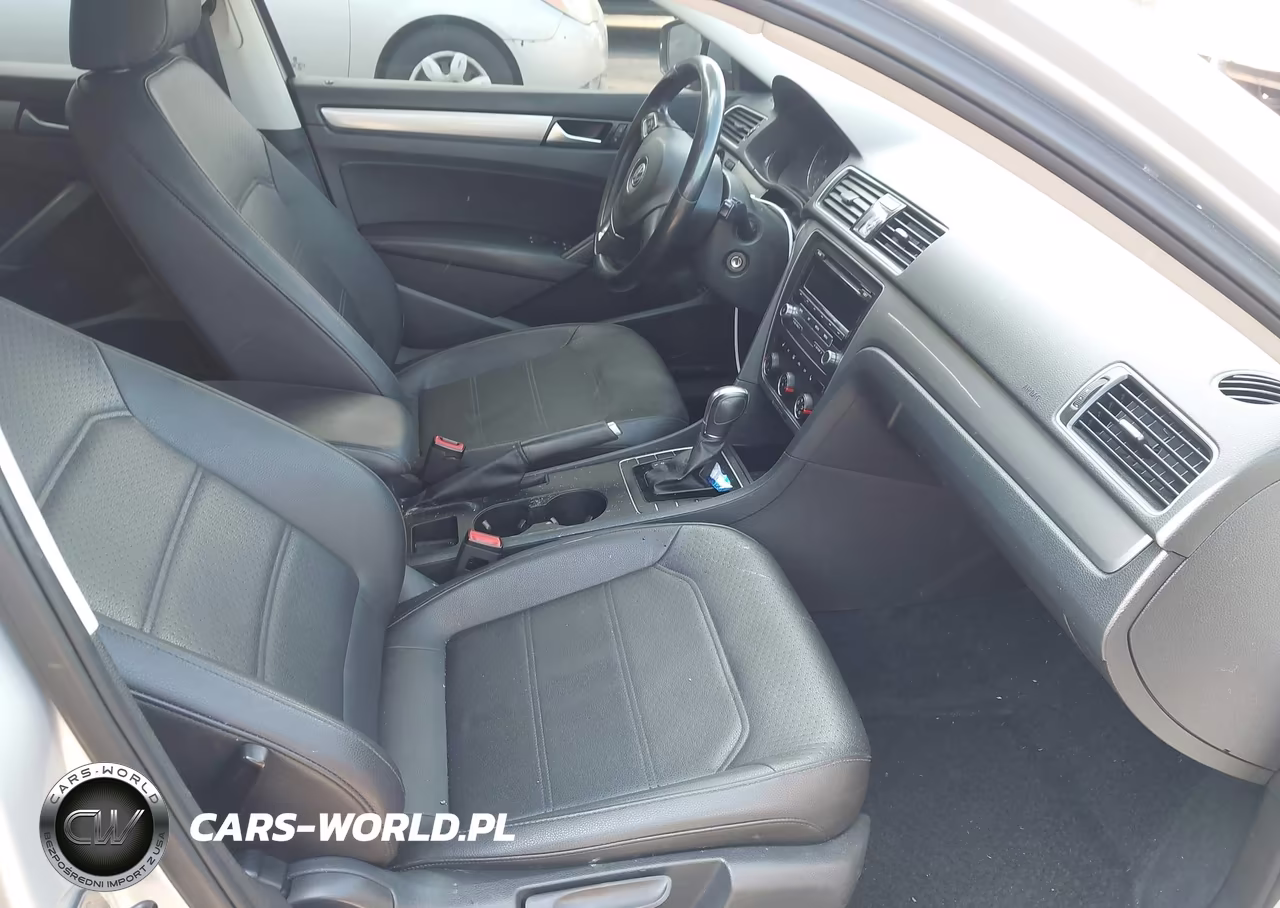 2014 Volkswagen Passat 1.8T Wolfsburg Edition VIN:1VWAT7A36EC067704 - 5