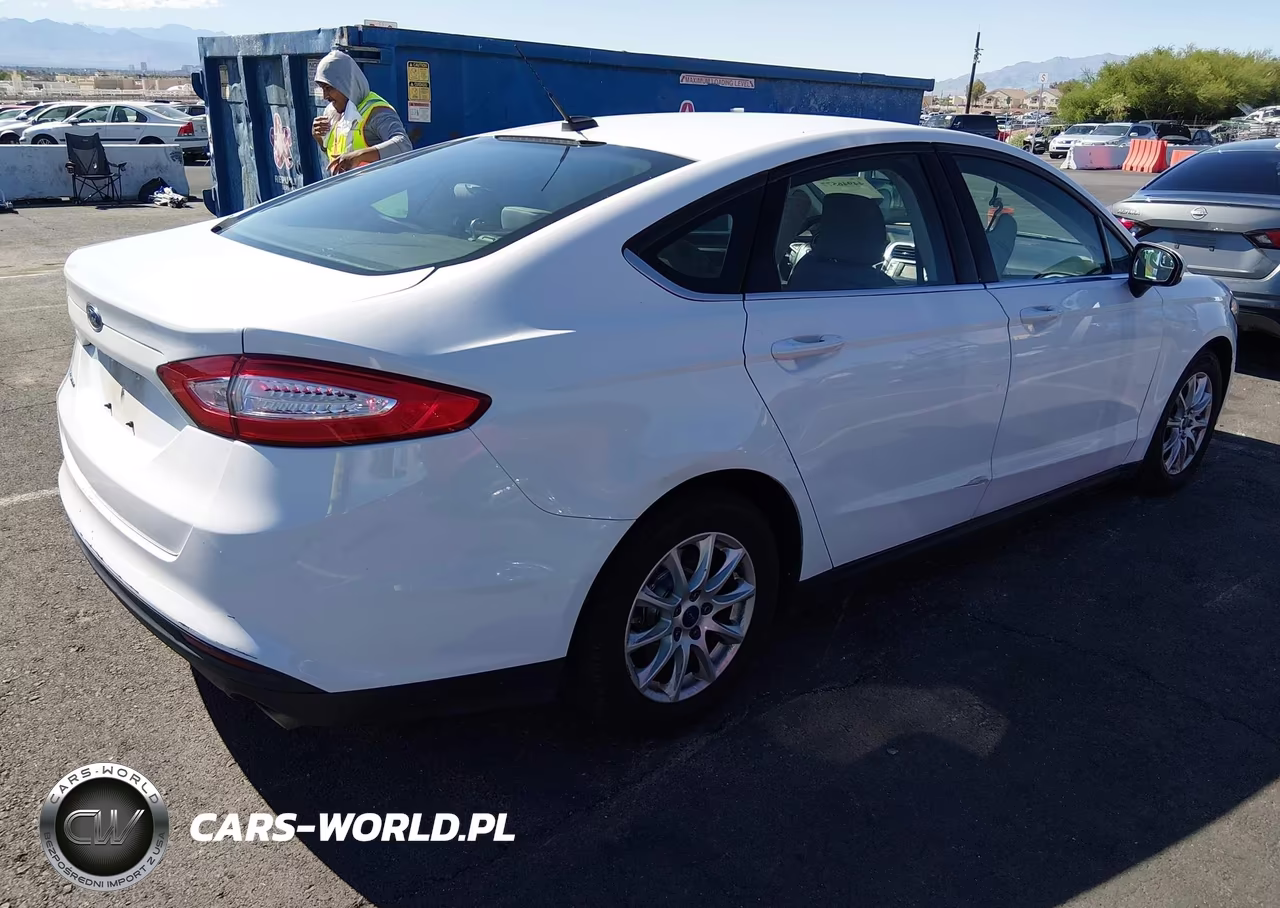 2015 Ford Fusion S VIN:3FA6P0G74FR226601 - 4