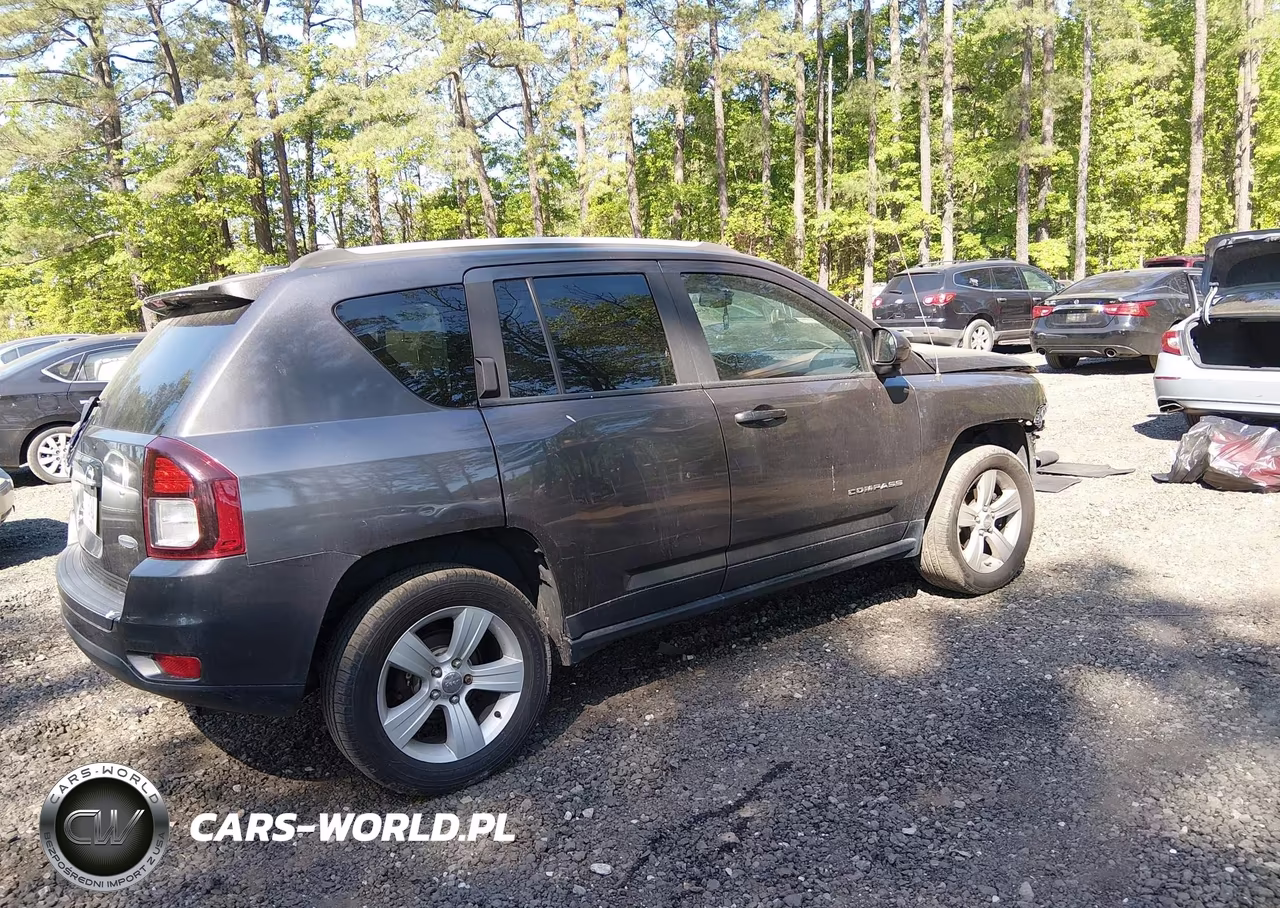 2016 Jeep Compass Latitude VIN:1C4NJDEB7GD745268 - 4