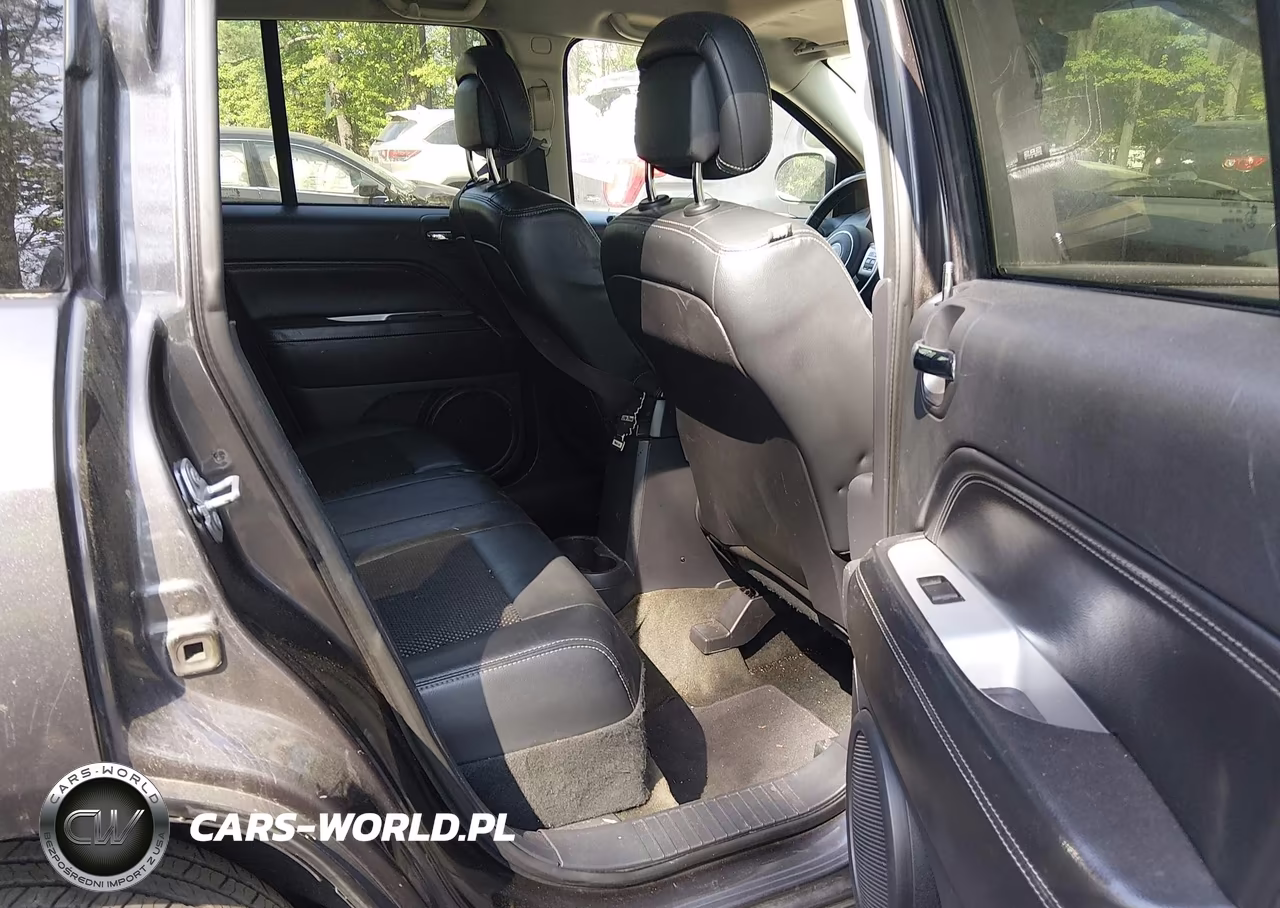 2016 Jeep Compass Latitude VIN:1C4NJDEB7GD745268 - 8