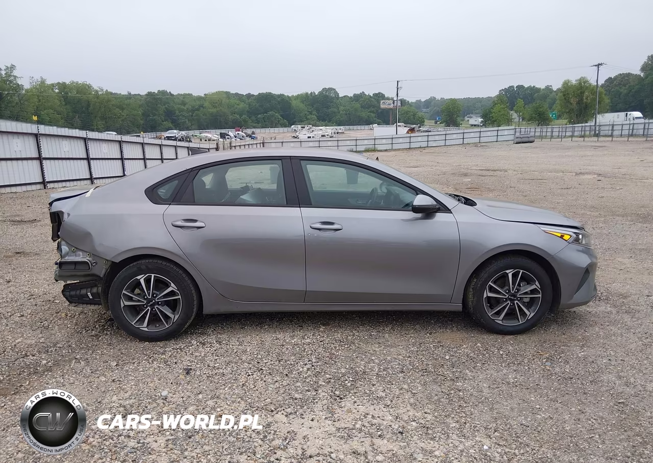 2024 Kia Forte Lxs VIN:3KPF24AD7RE728688 - 14
