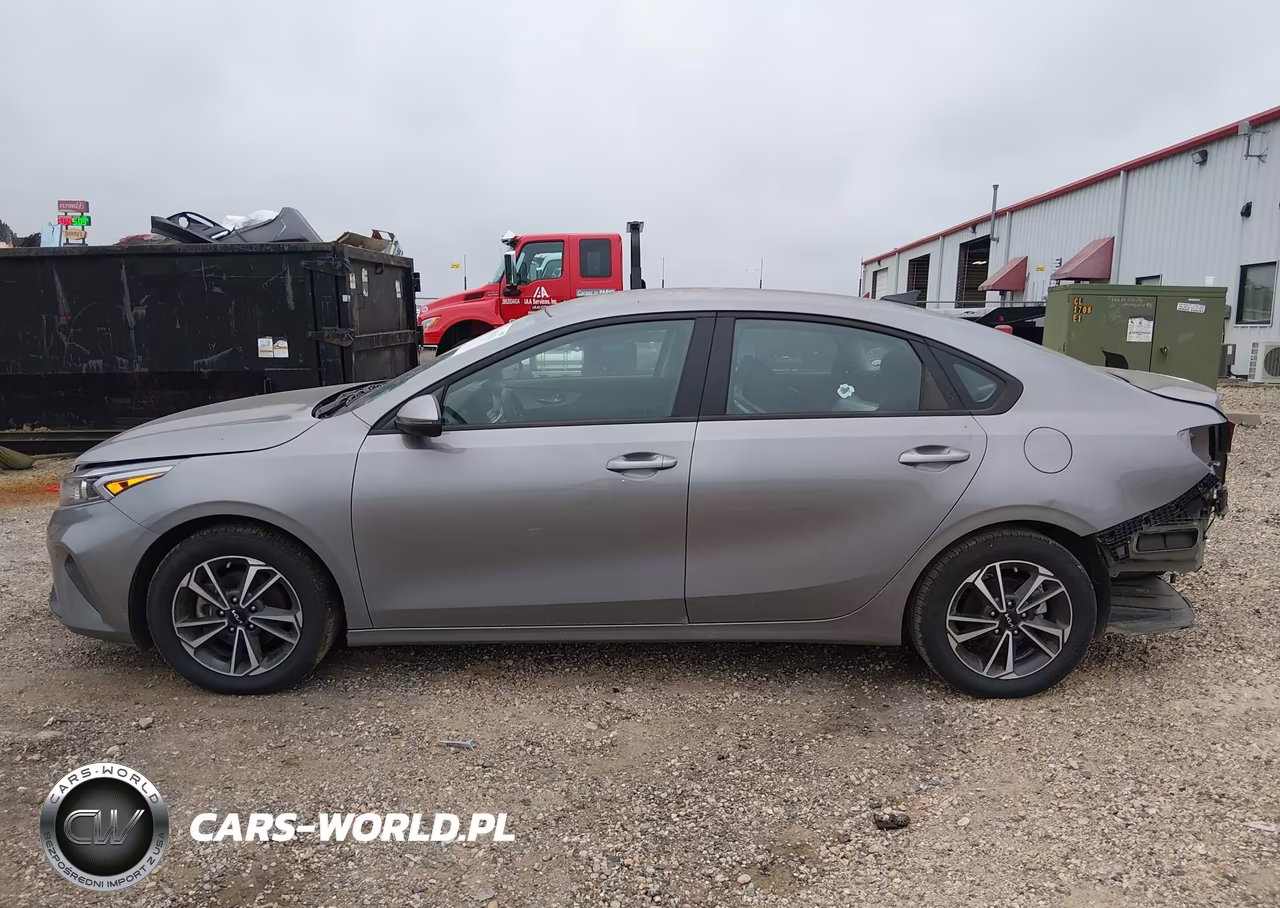 2024 Kia Forte Lxs VIN:3KPF24AD7RE728688 - 15