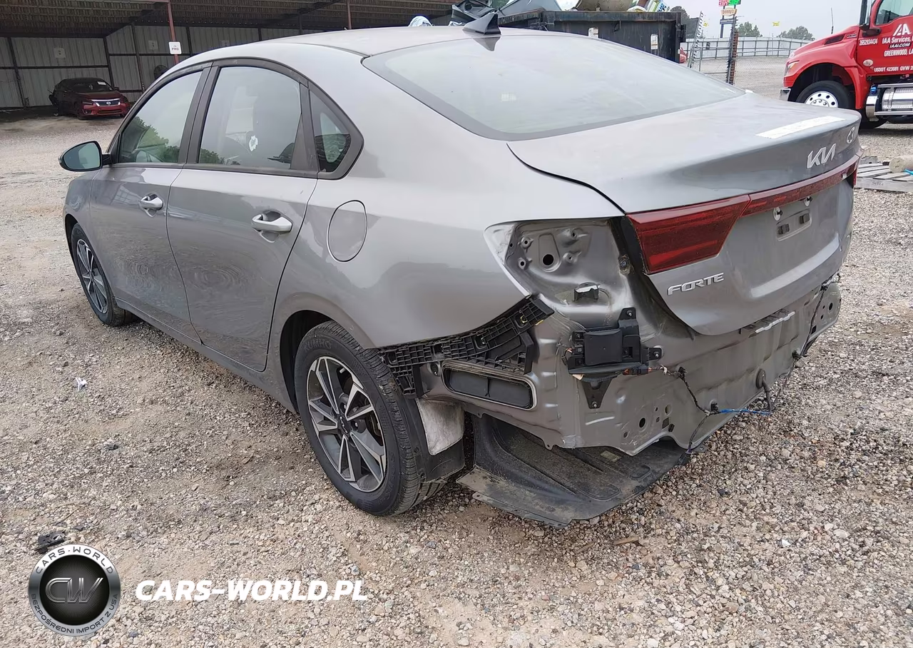 2024 Kia Forte Lxs VIN:3KPF24AD7RE728688 - 18