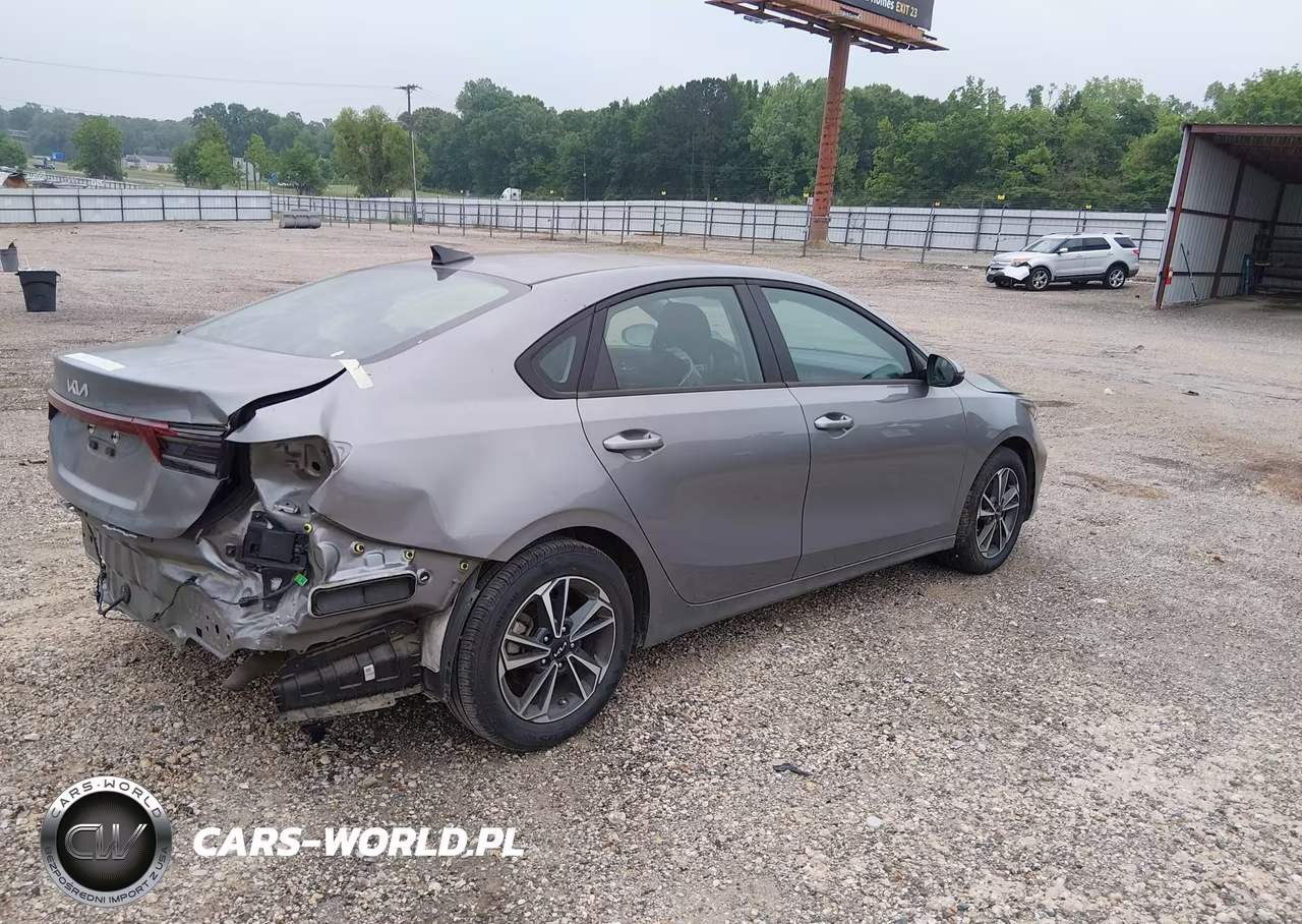 2024 Kia Forte Lxs VIN:3KPF24AD7RE728688 - 4