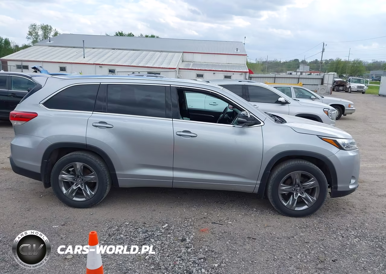 2018 Toyota Highlander Limited Platinum VIN:5TDDZRFH0JS876865 - 13