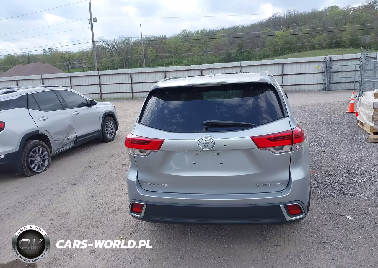2018 Toyota Highlander Limited Platinum VIN:5TDDZRFH0JS876865 - 16