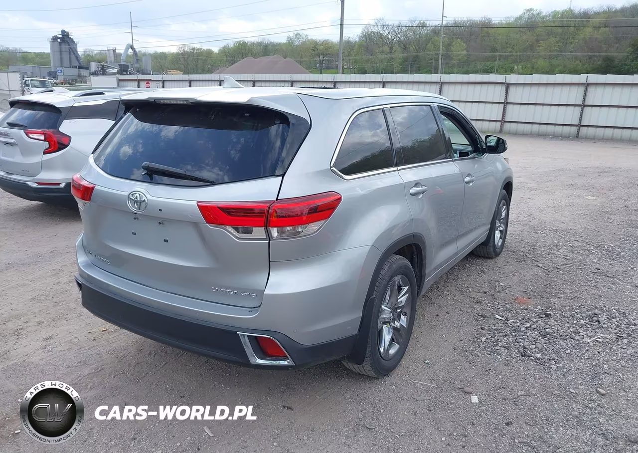 2018 Toyota Highlander Limited Platinum VIN:5TDDZRFH0JS876865 - 4
