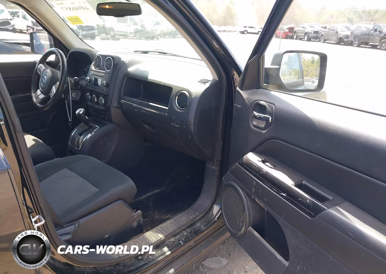 2012 Jeep Patriot Latitude VIN:1C4NJRFB1CD608414 - 5