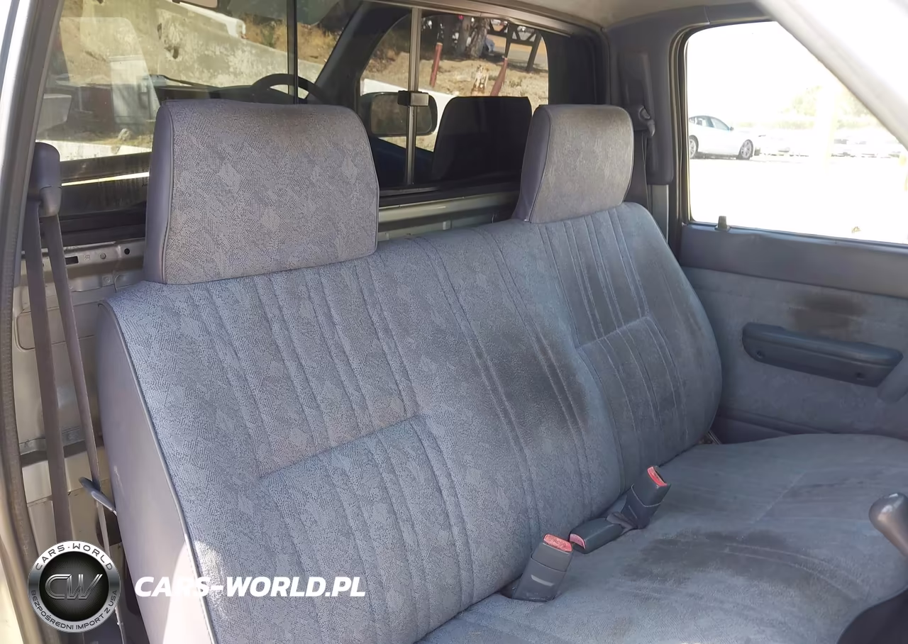 2000 Toyota Tacoma VIN:5TENL42N0YZ713733 - 8