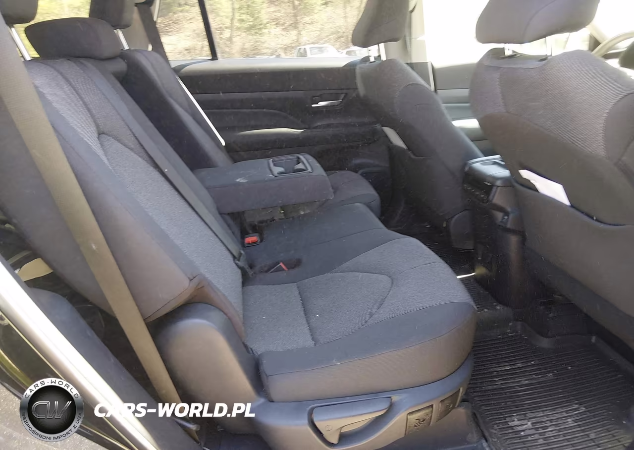 2025 Toyota Grand Highlander Le VIN:5TDAAAB5XSS091729 - 8