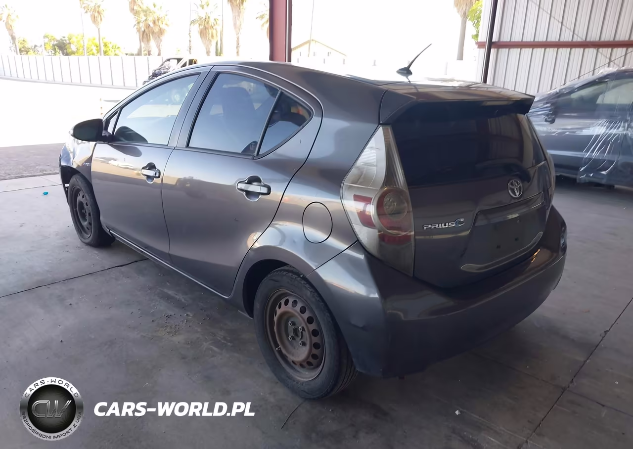 2013 Toyota Prius C One VIN:JTDKDTB39D1530442 - 3