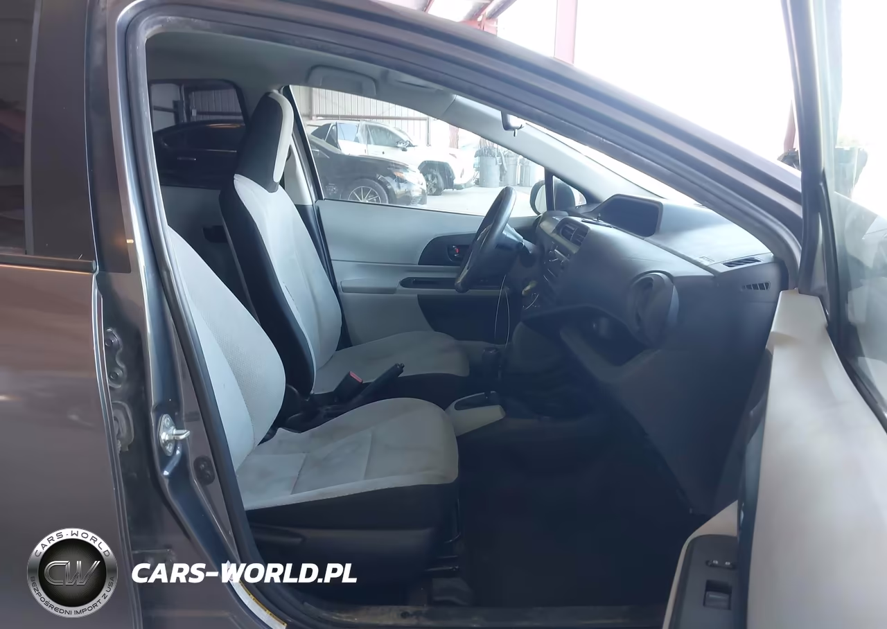 2013 Toyota Prius C One VIN:JTDKDTB39D1530442 - 5