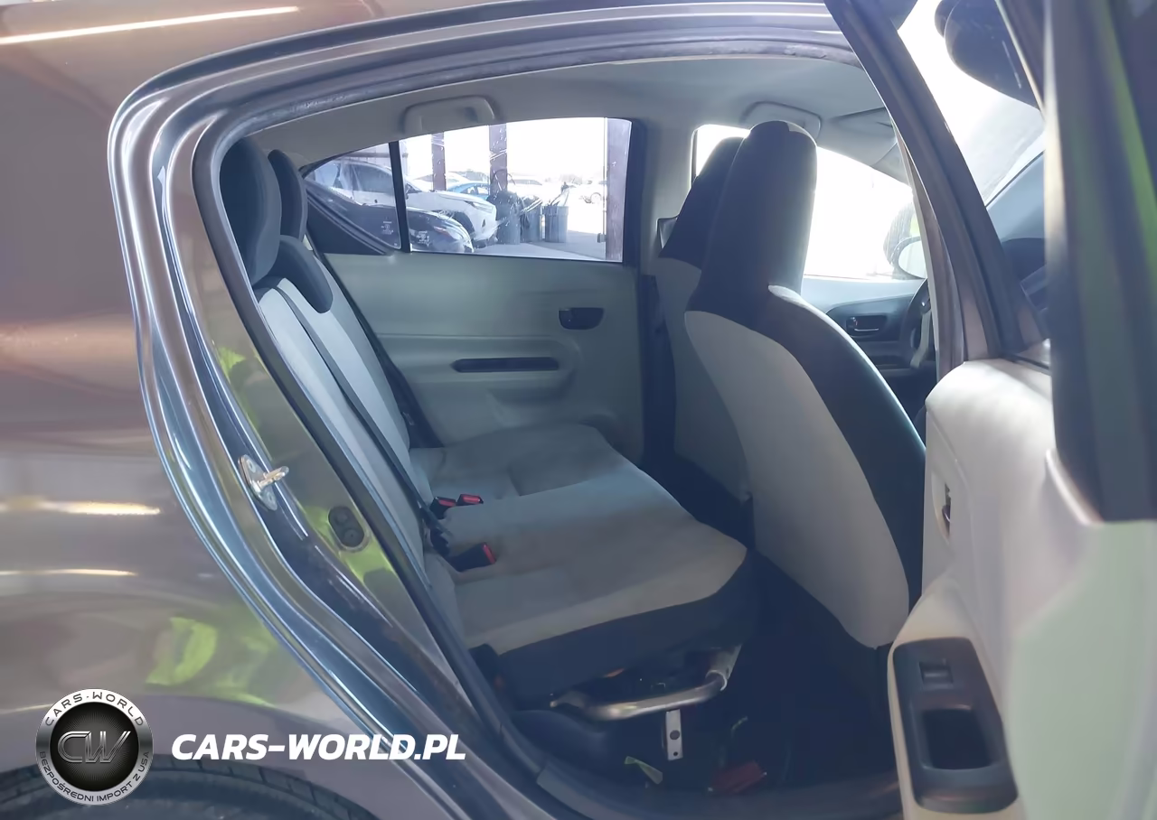 2013 Toyota Prius C One VIN:JTDKDTB39D1530442 - 8