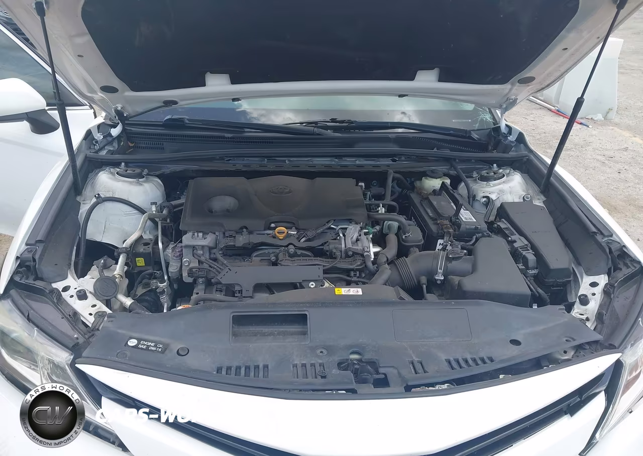 2018 Toyota Camry Le VIN:4T1B11HKXJU652177 - 10