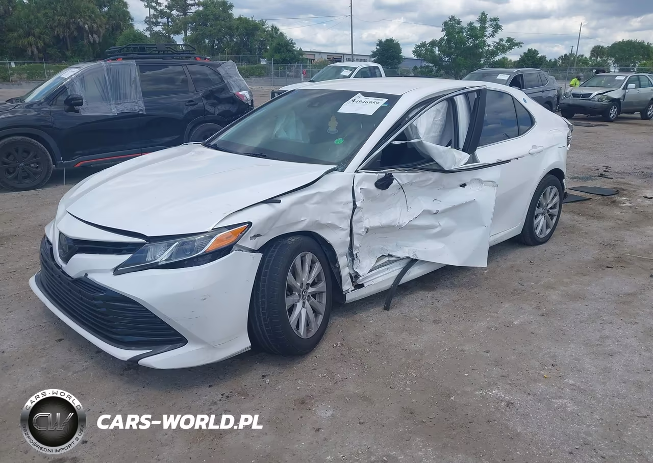 2018 Toyota Camry Le VIN:4T1B11HKXJU652177 - 2
