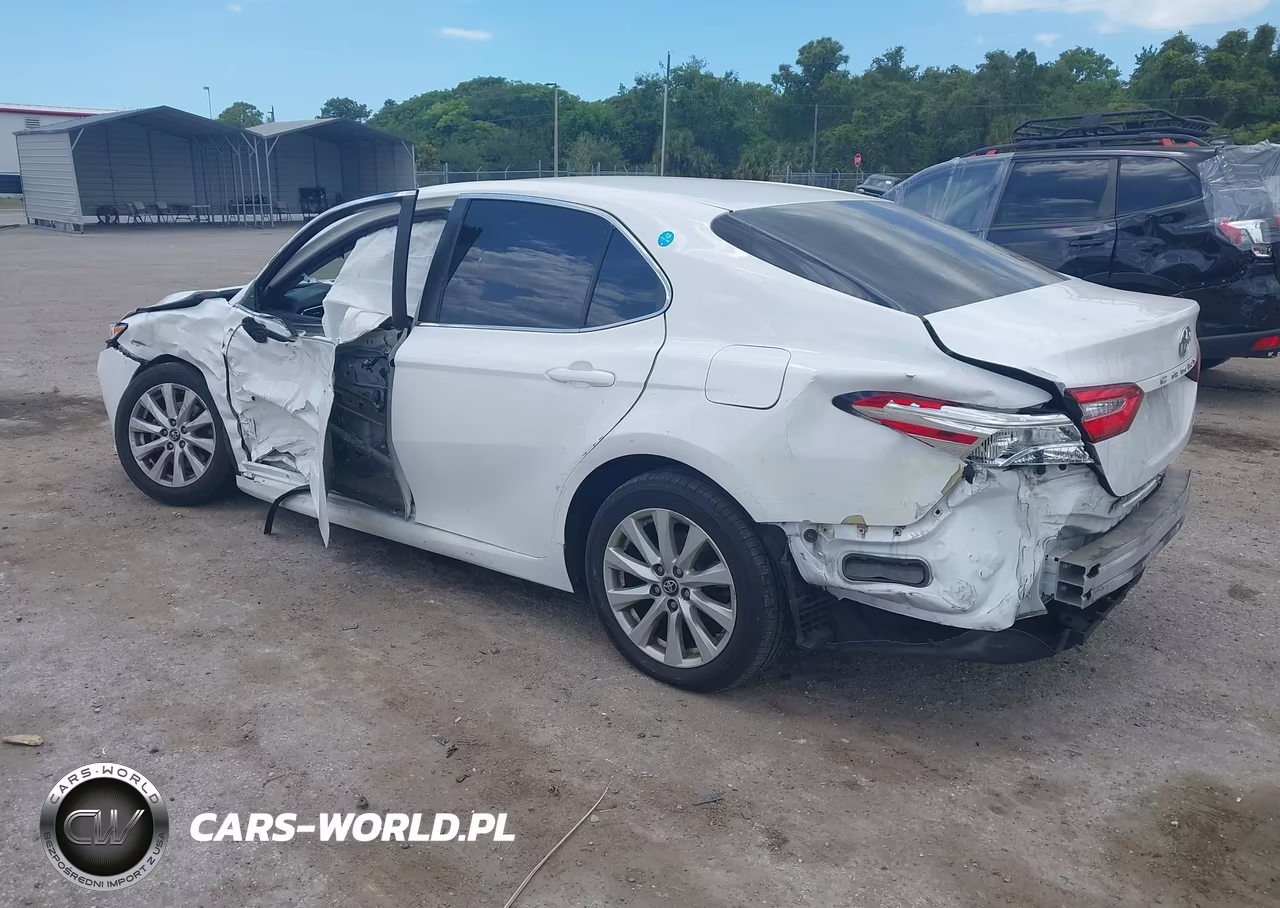 2018 Toyota Camry Le VIN:4T1B11HKXJU652177 - 3