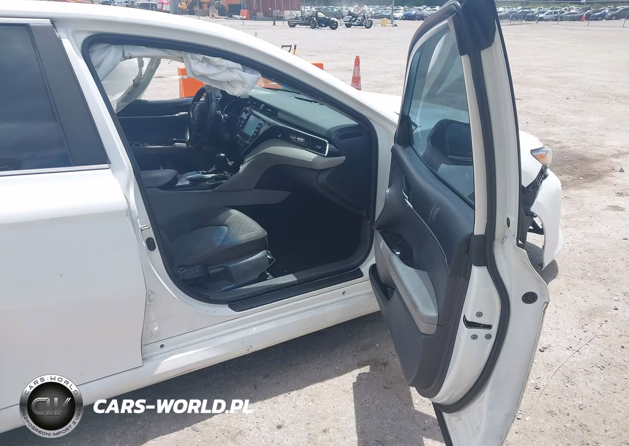 2018 Toyota Camry Le VIN:4T1B11HKXJU652177 - 5