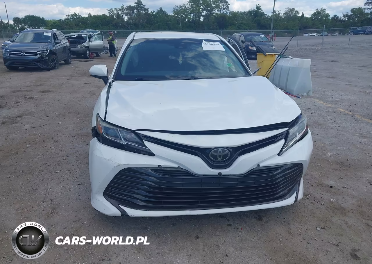 2018 Toyota Camry Le VIN:4T1B11HKXJU652177 - 6
