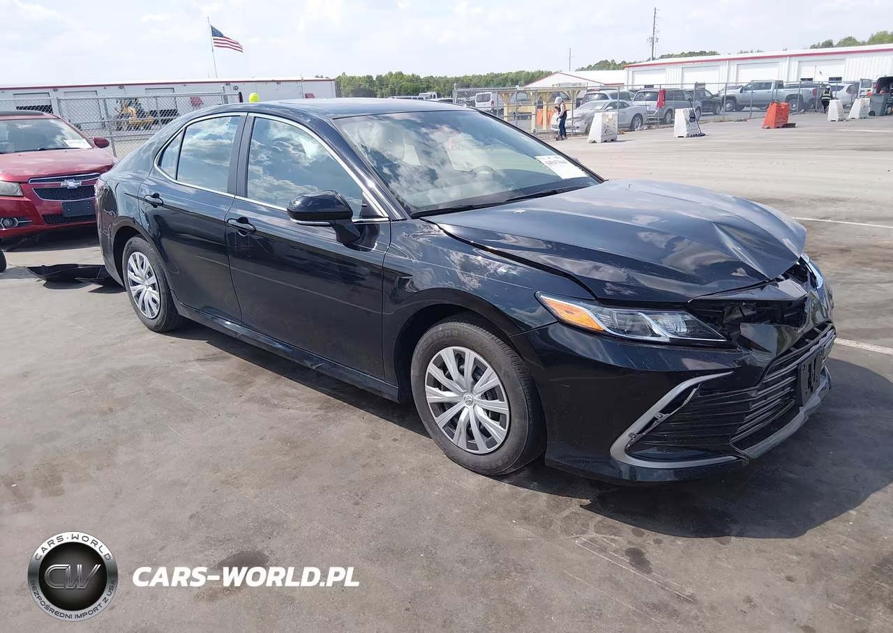 2024 Toyota Camry Hybrid Le – zdjęcie 1 z 15