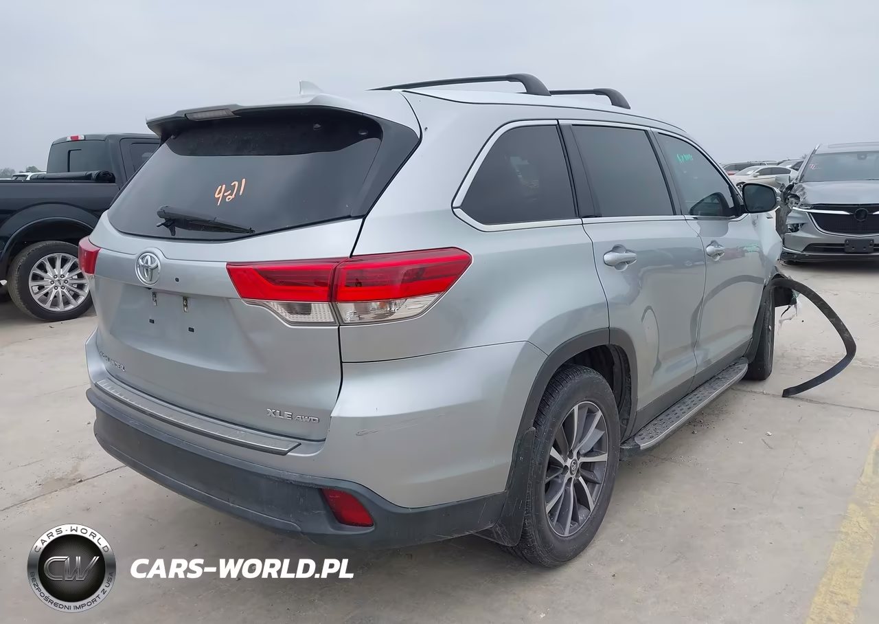 2019 Toyota Highlander Xle VIN:5TDJZRFH9KS620034 - 4