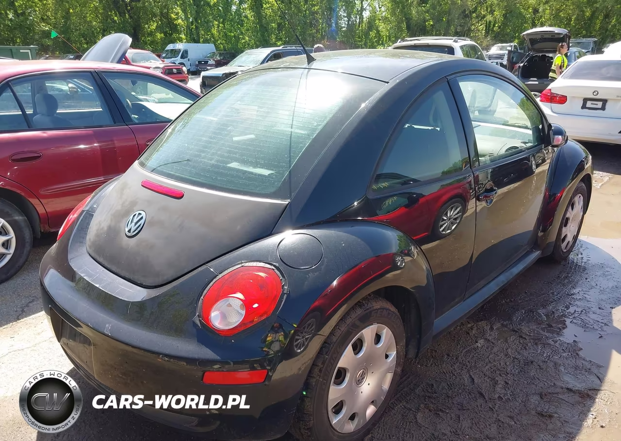 2010 Volkswagen New Beetle 2.5L Final Edition VIN:3VWPW3AG0AM021100 - 4