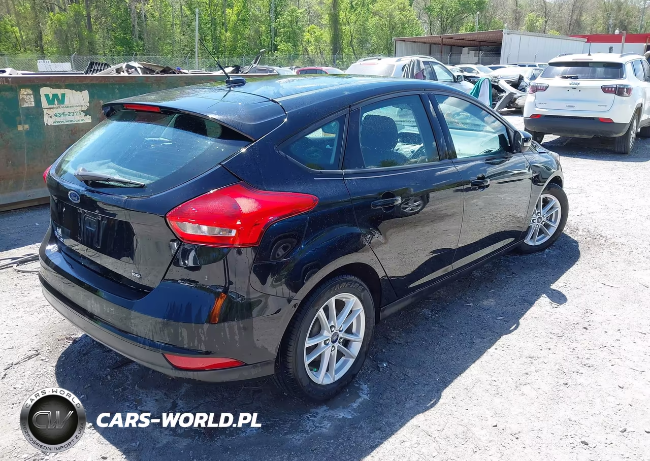2017 Ford Focus Se VIN:1FADP3K24HL218715 - 4