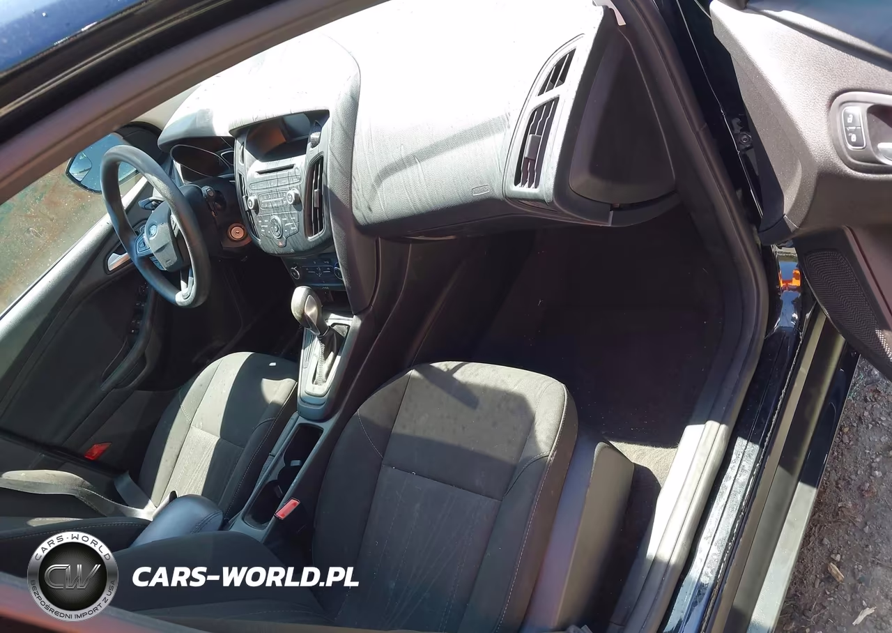 2017 Ford Focus Se VIN:1FADP3K24HL218715 - 5