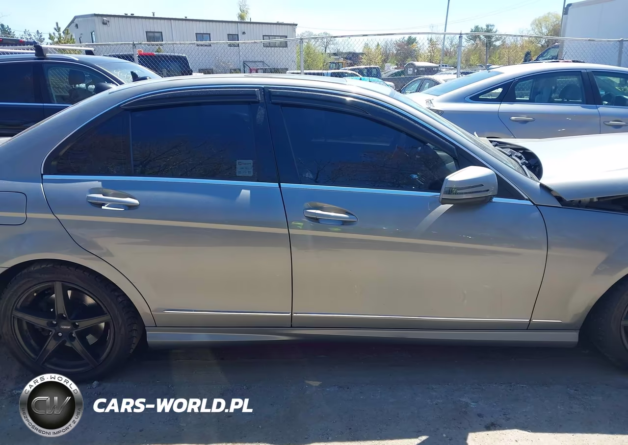 2013 Mercedes-Benz C 300 Sport 4Matic VIN:WDDGF8AB3DR247435 - 13