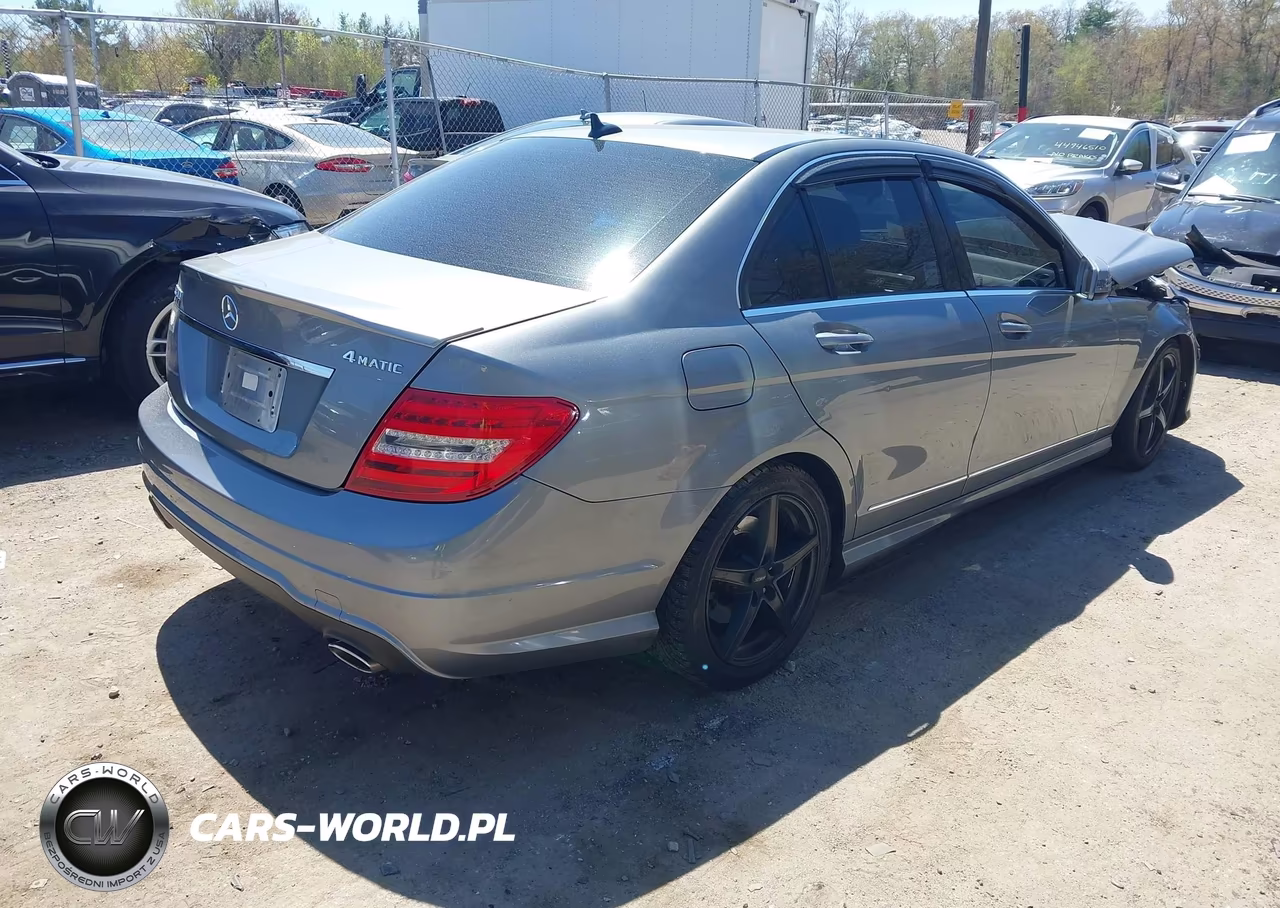 2013 Mercedes-Benz C 300 Sport 4Matic VIN:WDDGF8AB3DR247435 - 4