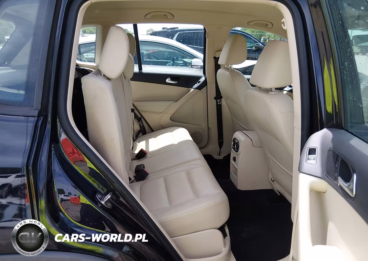 2016 Volkswagen Tiguan S VIN:WVGBV7AX7GW563998 - 8