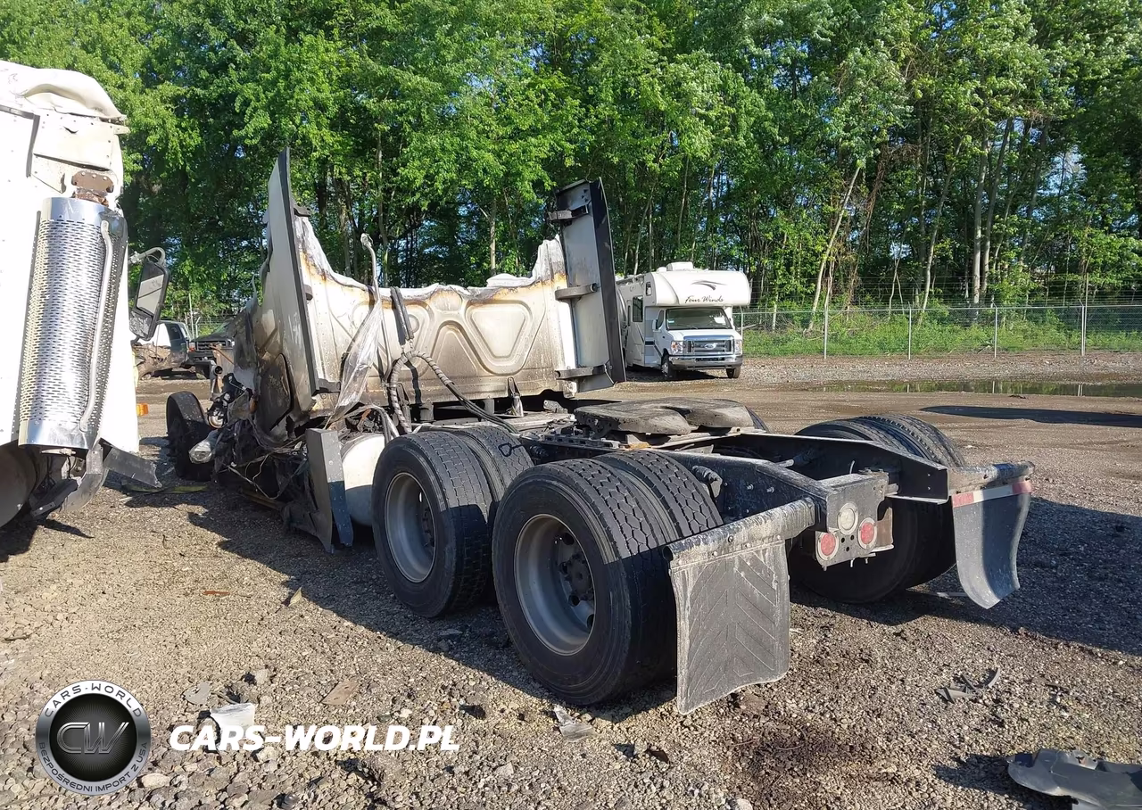 2018 Freightliner Cascadia 125 VIN:3AKJGLDV4JDKD0712 - 3
