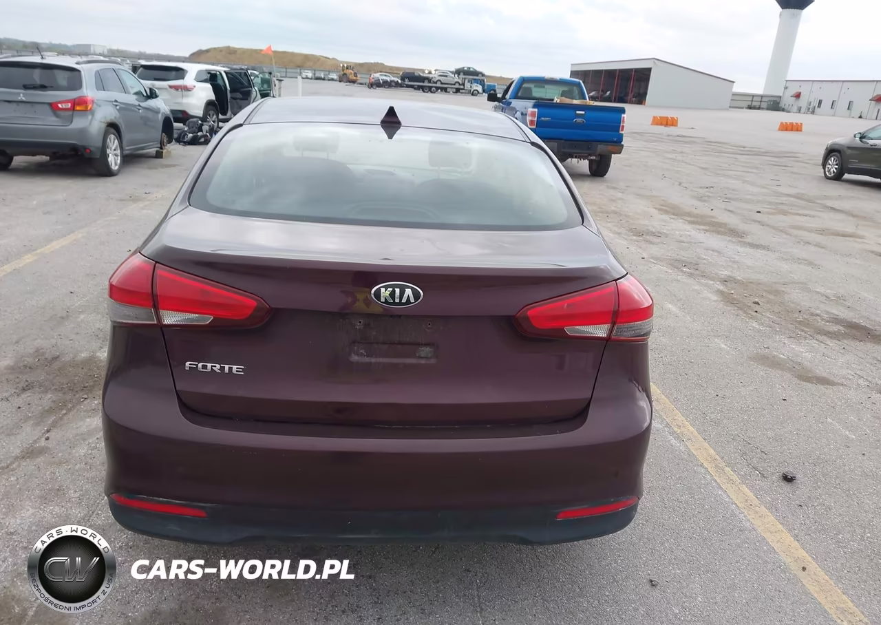 2018 Kia Forte Lx VIN:3KPFL4A76JE201804 - 16