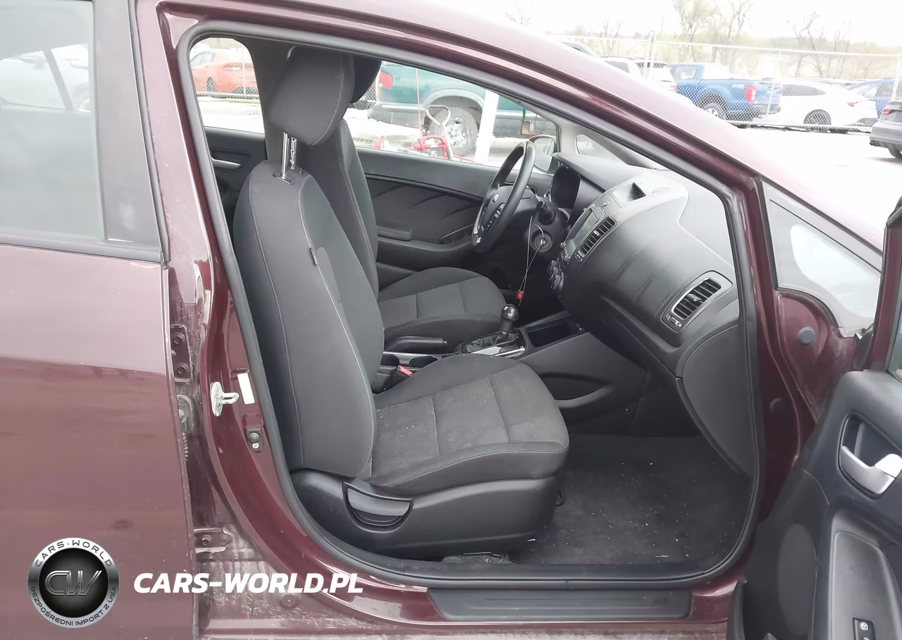 2018 Kia Forte Lx VIN:3KPFL4A76JE201804 - 5