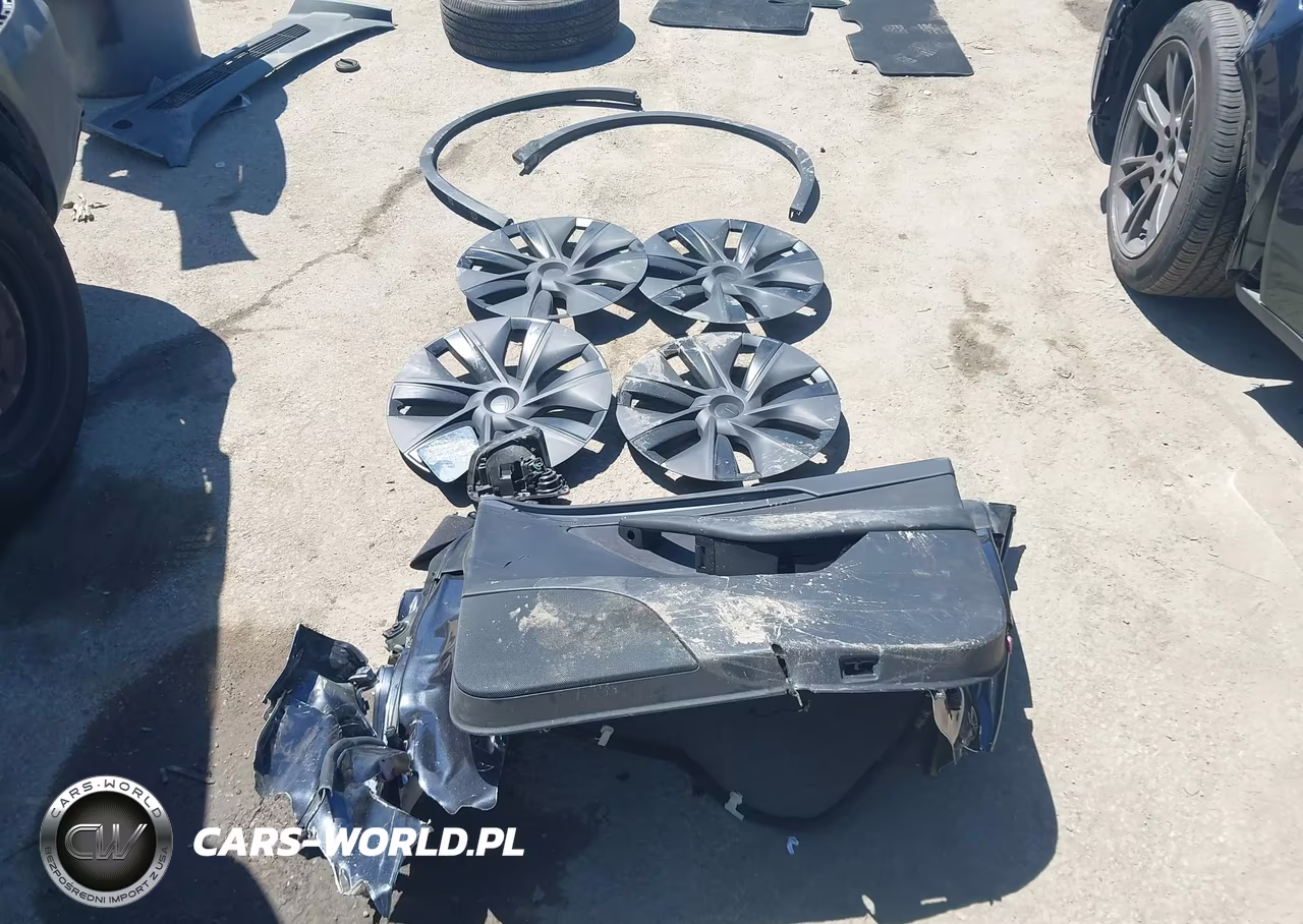 2025 Tesla Model Y Long Range Dual Motor Rear-Wheel Drive VIN:7SAYGDED0SF316099 - 11