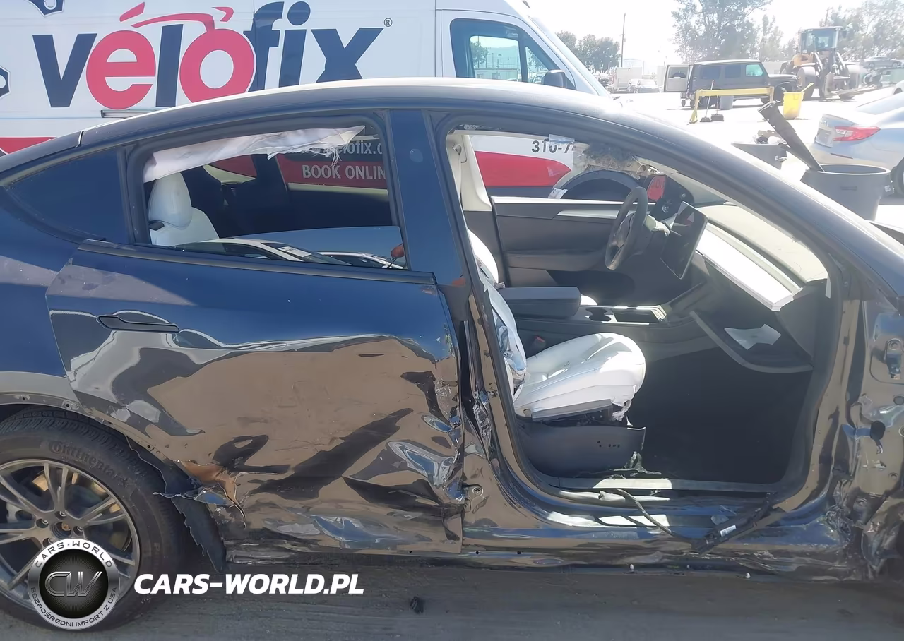 2025 Tesla Model Y Long Range Dual Motor Rear-Wheel Drive VIN:7SAYGDED0SF316099 - 13
