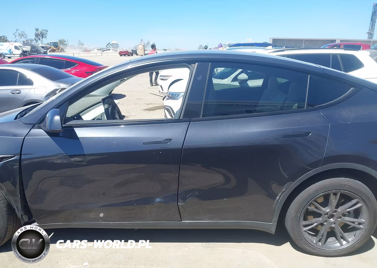 2025 Tesla Model Y Long Range Dual Motor Rear-Wheel Drive VIN:7SAYGDED0SF316099 - 14