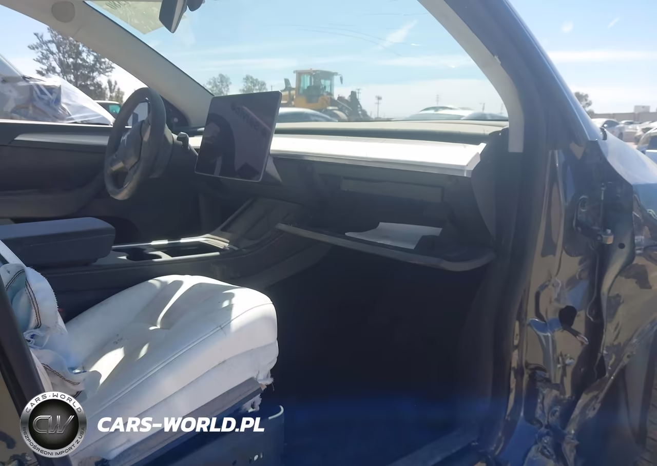 2025 Tesla Model Y Long Range Dual Motor Rear-Wheel Drive VIN:7SAYGDED0SF316099 - 5