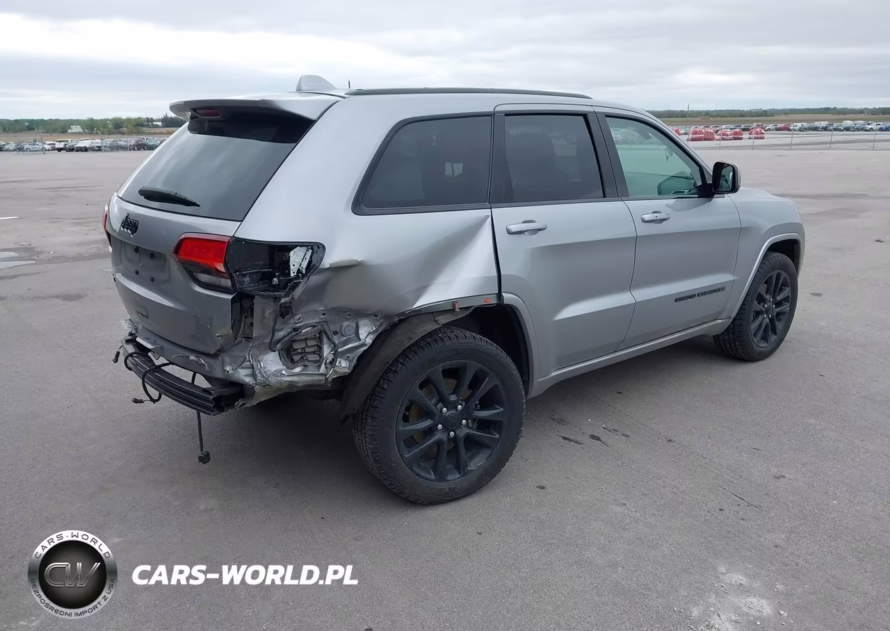 2018 Jeep Grand Cherokee Altitude 4X4 VIN:1C4RJFAG9JC207277 - 4