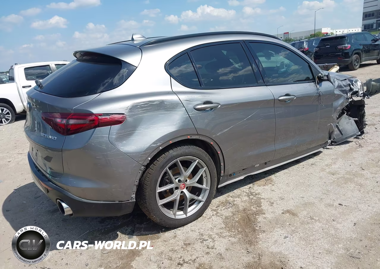 2018 Alfa Romeo Stelvio Ti Sport Awd VIN:ZASFAKNN1J7B63005 - 4