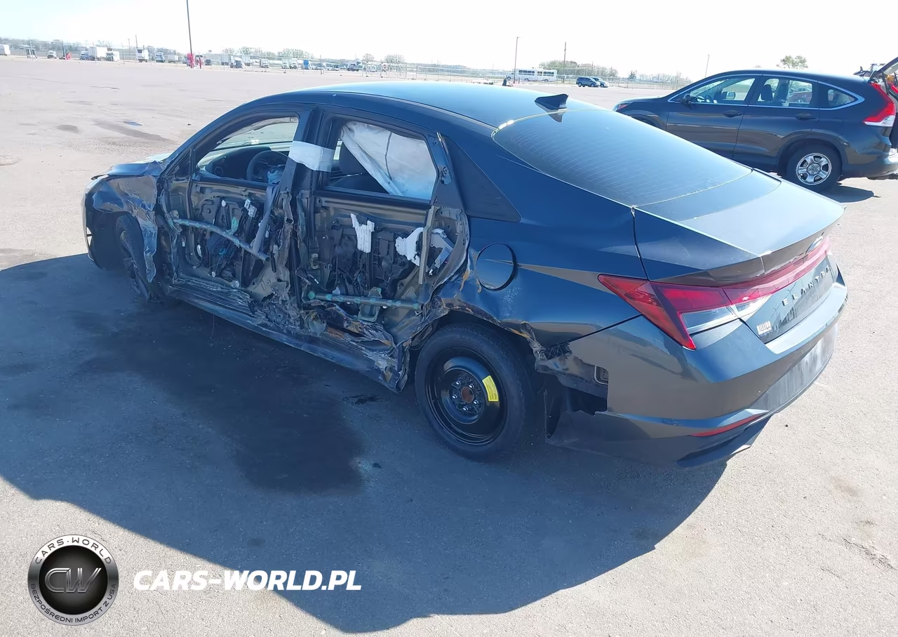 2022 Hyundai Elantra Sel VIN:5NPLS4AG5NH057007 - 3