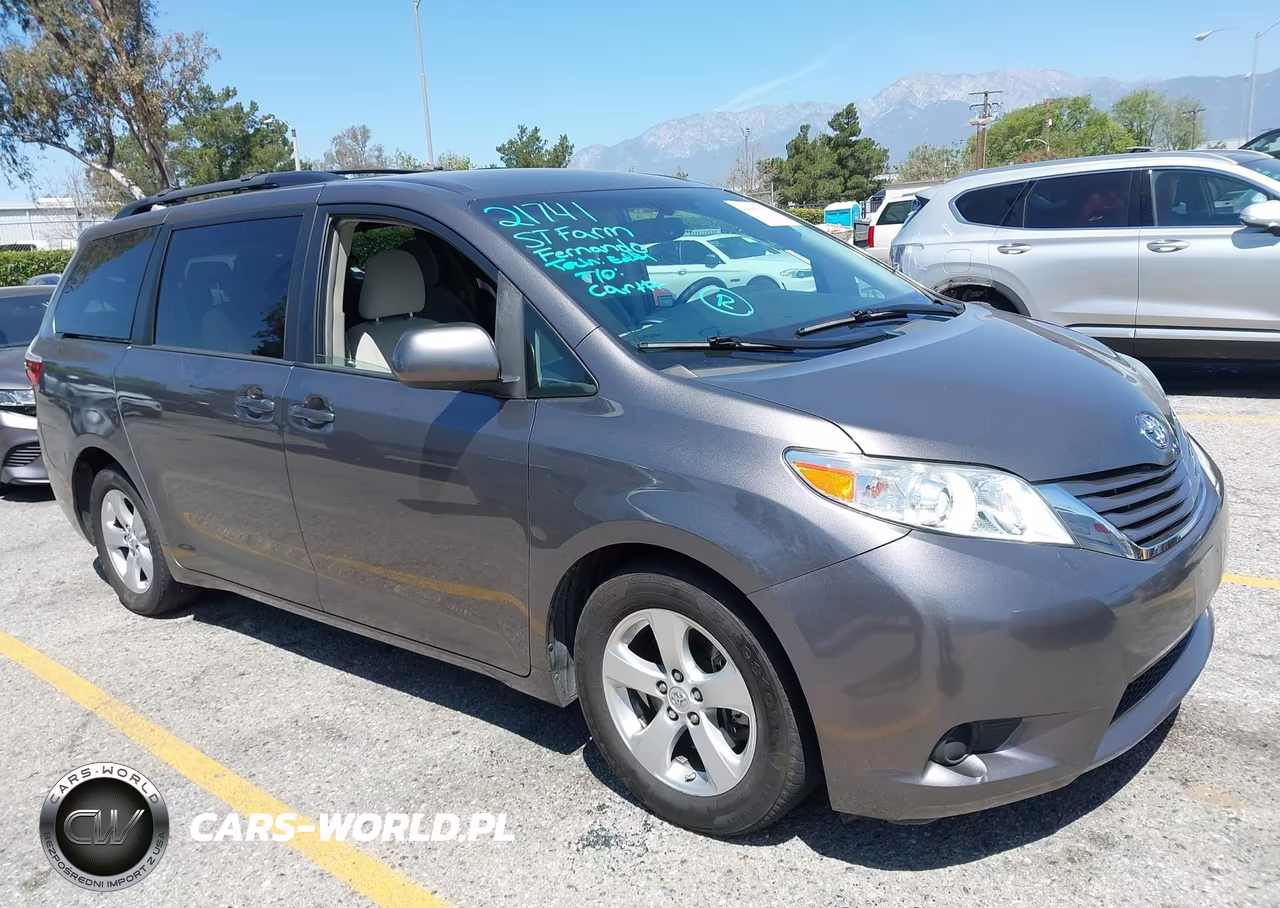 2017 Toyota Sienna Le 8 Passenger