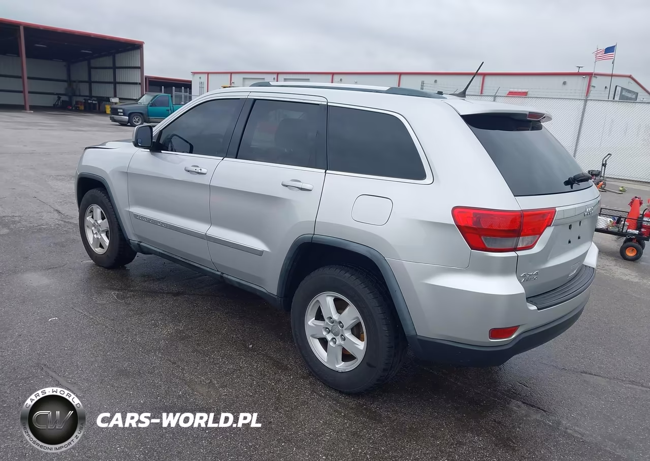 2011 Jeep Grand Cherokee Laredo VIN:1J4RR4GG3BC677708 - 3