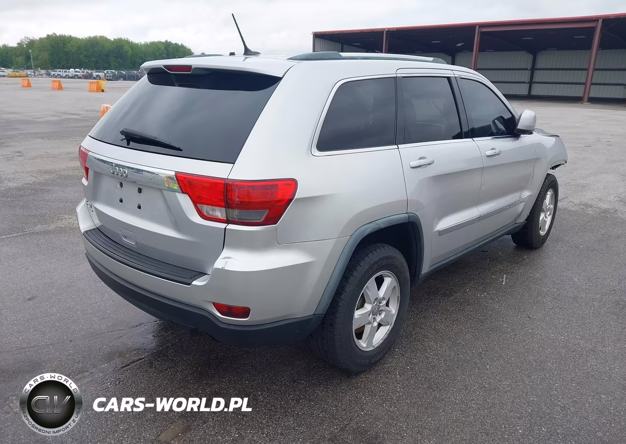 2011 Jeep Grand Cherokee Laredo VIN:1J4RR4GG3BC677708 - 4